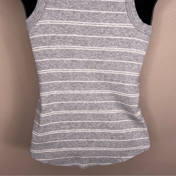 MEDIUM JUNIORS SO FITTED GREY WHITE RIBBED STRIPES TANK - Picture 8 of 11